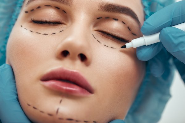 Redécouvrez votre beauté avec la chirurgie esthétique du visage.